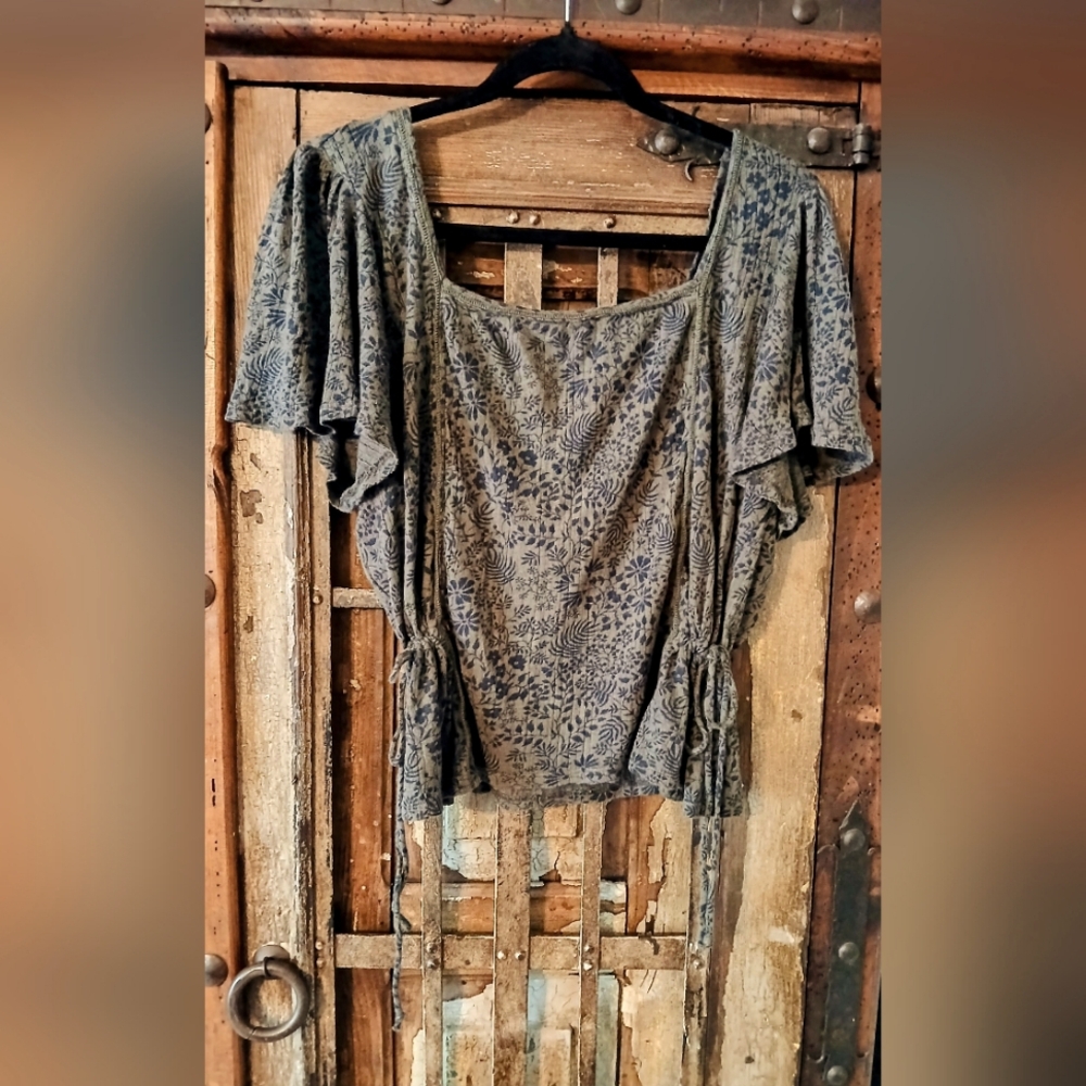 L Lucky Brand army green  and bllue floral crop top